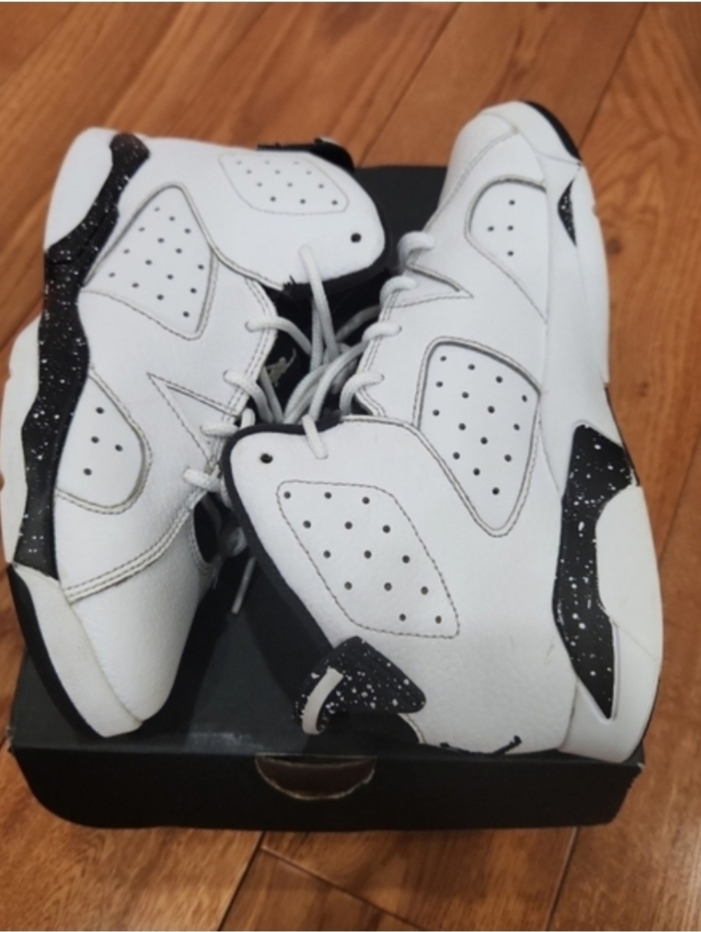 Jordan Kids Retro 6 White and Black High-Top Unisex Sneakers